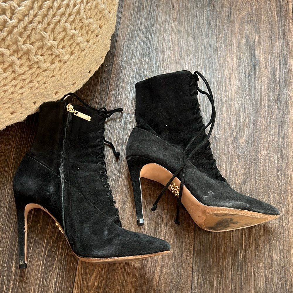 Zvelle Lace up Boots